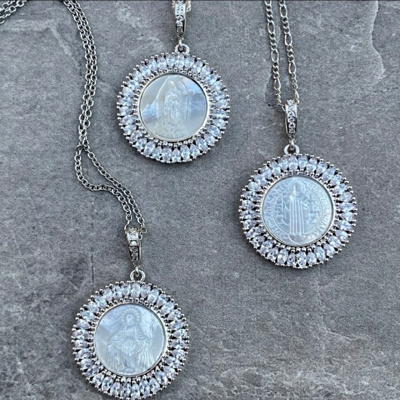 Boho Mary Shell necklace - Picture 2 of 5